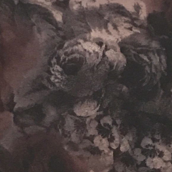 Brandy Melville Cropped Sleeveless Shirt - Picture 2 of 7